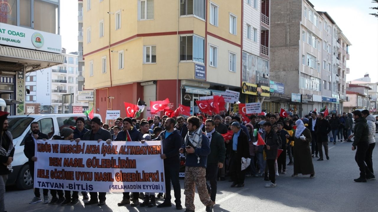 Bitlis'te vatandaşlar Filistin'e destek için yürüdü