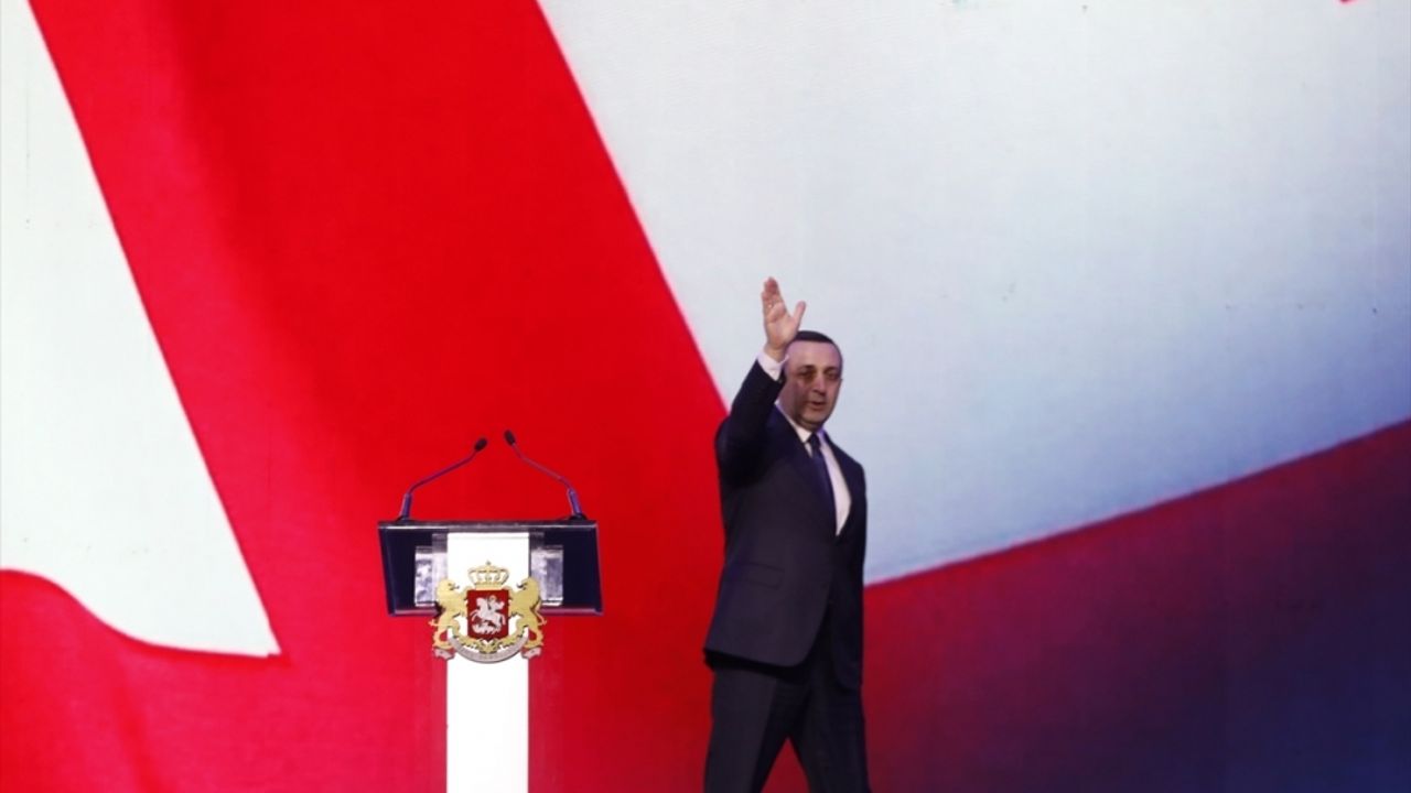 Tiflis'te AB'nin Gürcistan'a adaylık statüsü vermesi kutlanıyor