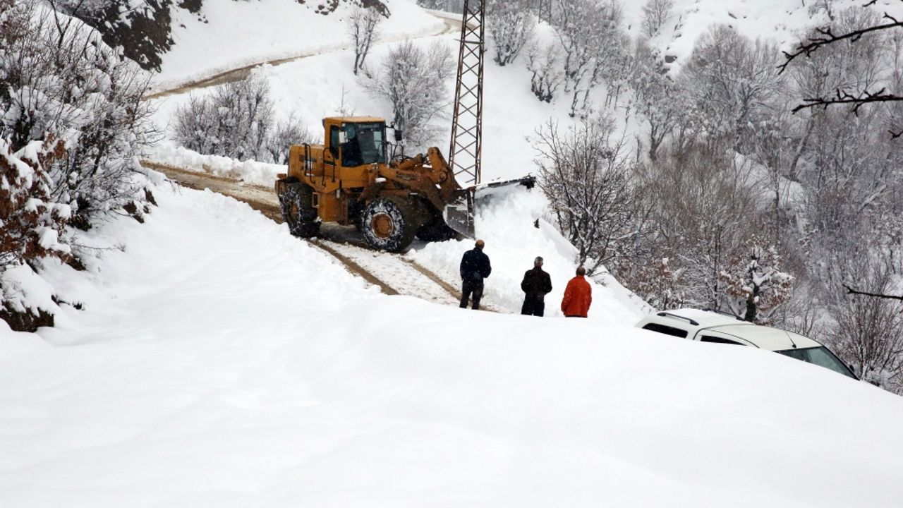 Van, Hakkari ve Bitlis'te 316 yerleşim birimine ulaşım sağlanamıyor