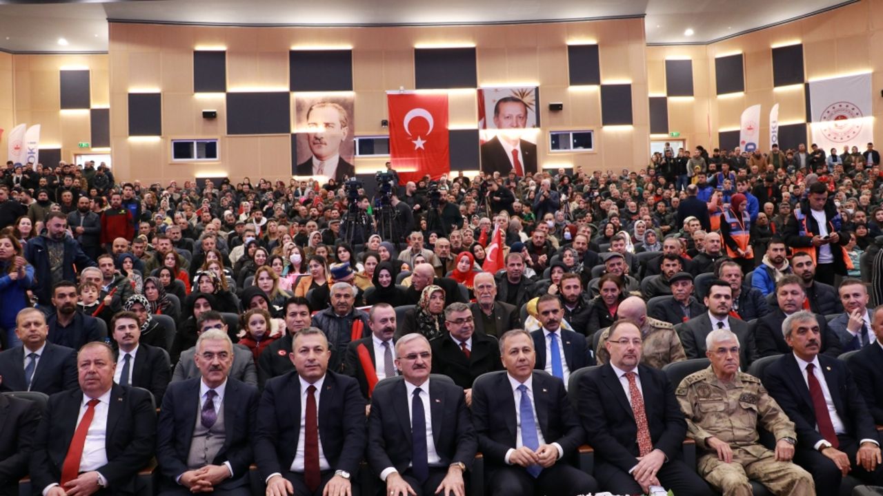 İçişleri Bakanı Yerlikaya, Kilis'te "Deprem Konutları Kura ve Teslim Töreni"nde konuştu: