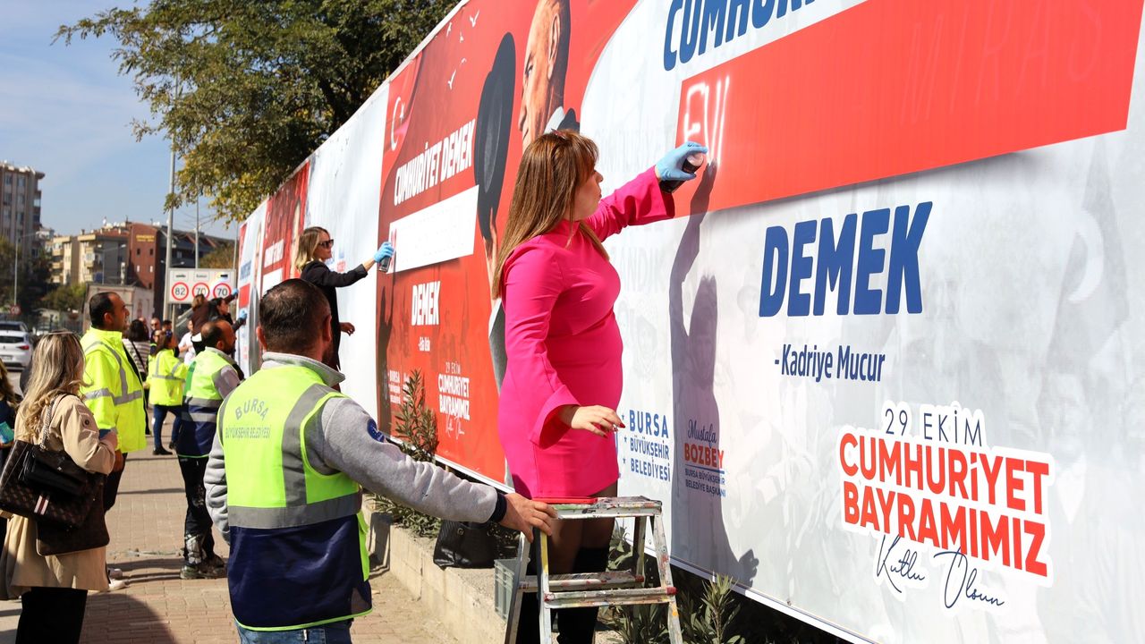 Bursa’da Cumhuriyet sevgisi sloganlara yansıdı