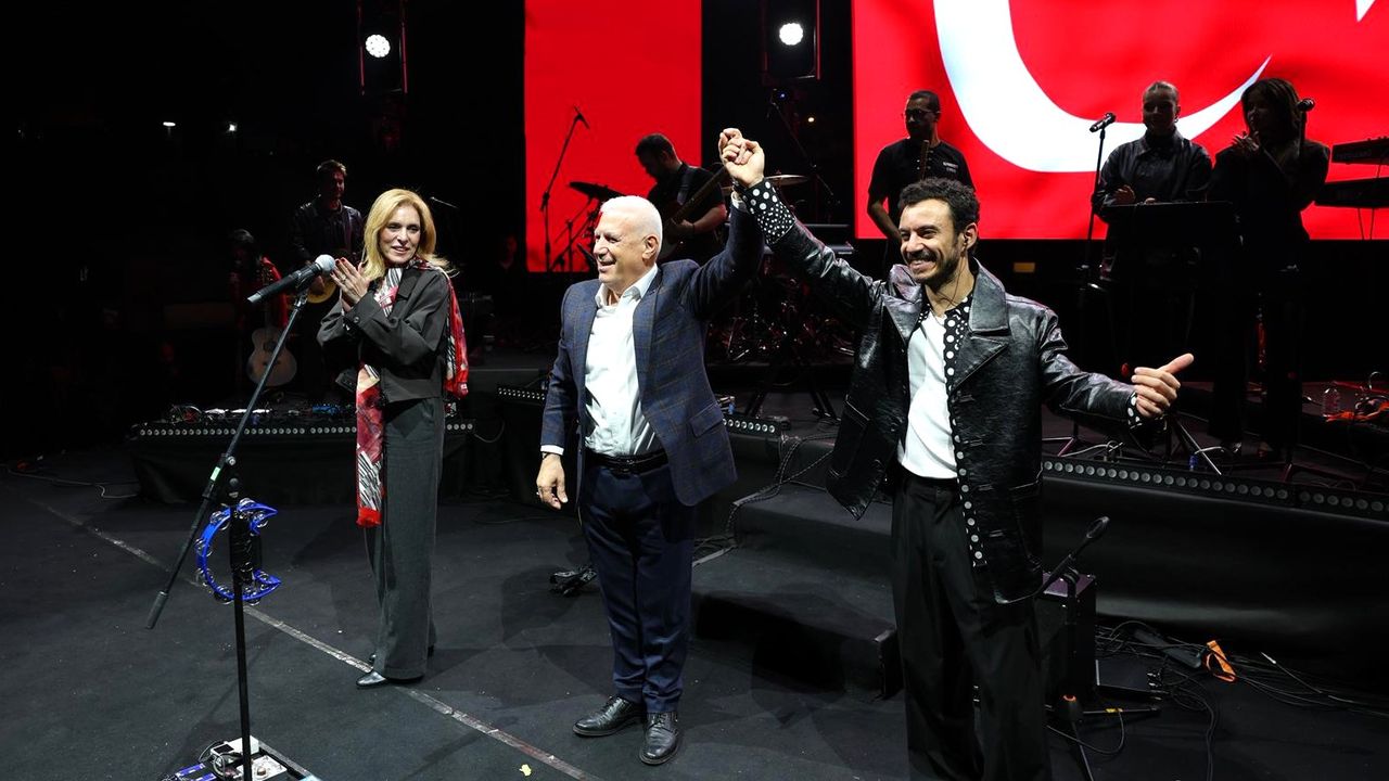 Bursa'da Buray'la 'Cumhuriyet' coşkusu