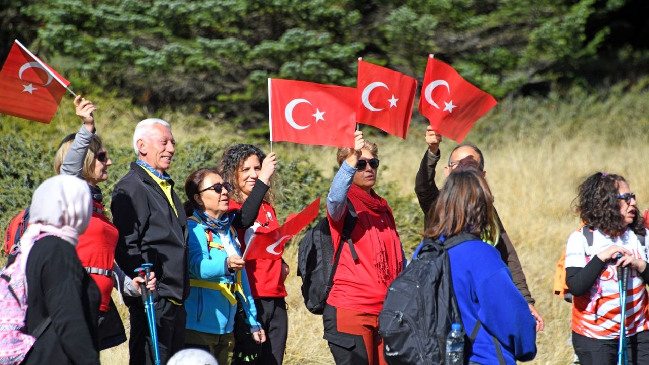 Osmangazi’de doğanın içinde Cumhuriyetin izinde yürüyüşü