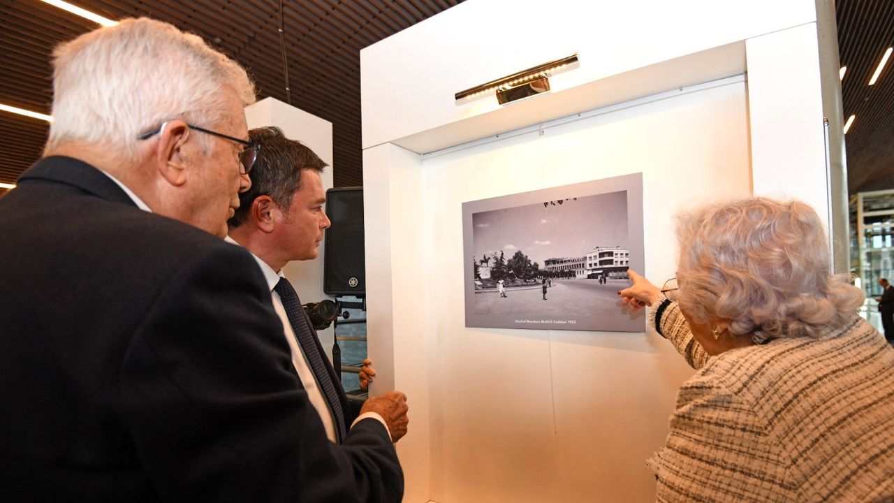 ‘Cumhuriyet ve Bursa’ fotoğraf sergisi açıldı