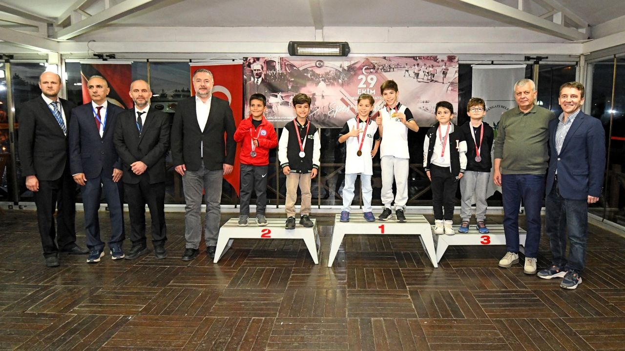 Osmangazi’de satranç ustaları kupalarına kavuştu