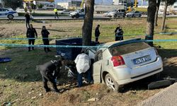 Antalya'da şarampole devrilen otomobildeki genç öldü, bir çocuk yaralandı