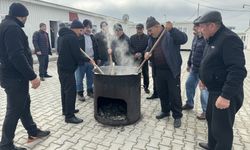 Elazığ'da misafir edilen Ahıska Türkleri, şehit askerler için mevlit okuttu