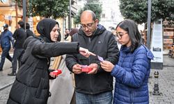 İsrail saldırılarında ölen çocuklara dikkati çekmek için Beyoğlu'nda etkinlik yapıldı