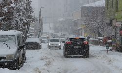 Kar yağışı nedeniyle Bingöl-Erzurum kara yolunda ulaşım kontrollü sağlanıyor