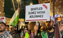 Konya'da şehitler ve Filistin için meşaleli yürüyüş düzenlendi