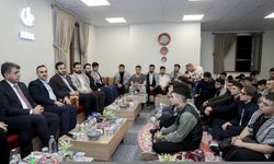 Bakan Kacır, yeni yılı öğrenciler, taksiciler ve işçilerle karşıladı: