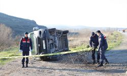 Balıkesir'de minibüsle çarpışan otomobilin sürücüsü hayatını kaybetti