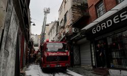 Fatih'te bir handa ayakkabı deposunda çıkan yangın söndürüldü