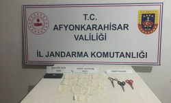 Afyonkarahisar'da uyuşturucu ele geçirilen iki araçtaki 4 şüpheli gözaltına alındı