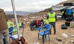 Erzincan'da maden ocağında toprak altında kalan işçileri arama çalışmaları sürüyor