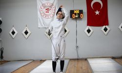 Eskrimci ailede yetişen milli sporcu Elif, kariyerine Avrupa zaferi eklemek istiyor