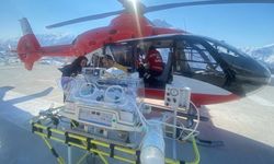 Hakkari'de rahatsızlanan 8 günlük bebek ambulans helikopterle Van'a getirildi