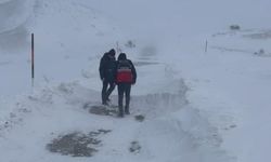 Iğdır'da yolu kardan kapanan köyde rahatsızlanan hamile kadın hastaneye ulaştırıldı