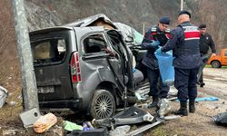 Karabük'te cenazeye giderken kaza yapan hafif ticari araçtaki 2 kişi öldü