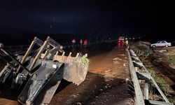 Şanlıurfa-Viranşehir kara yolu taşkın nedeniyle ulaşıma kapatıldı