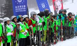 Uludağ’da öğrencilerin kayak heyecanı