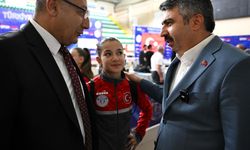 Naim Süleymanoğlu Spor Kompleksi’nde halter rüzgarı