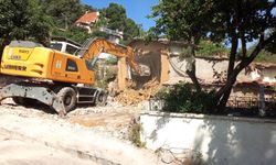 Osmangazi’de tehlike saçan metruk binalar yıkıldı