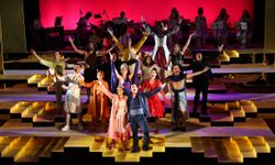 Nilüfer Kent Tiyatrosu’ndan “Lüküs Hayat” ile görkemli sezon açılışı