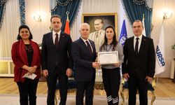 Vatandaşa insan odaklı yaklaşıma Başkan Bozbey’den ödül