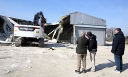 Nilüfer’de 4 kaçak bina yıkıldı