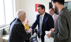 Nilüfer Belediyesi’nden huzurevlerinde kalan babalara vefa ziyareti