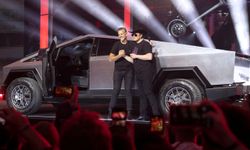 Elon Musk nasıl dünyanın ilk trilyoneri oldu?