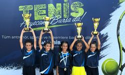 Büyükşehir Belediyespor tenisçileri kupaları topladı