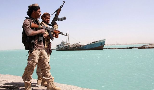 Yemen'deki Husiler, Aden Körfezi'nde Amerikan gemisini hedef aldı