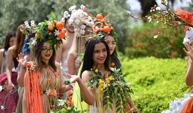 Uluslararası Portakal Çiçeği Karnavalı renkli görüntülere sahne oldu