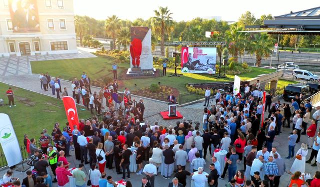 Osmangazi Belediyesi, Zafer Bayramı’nı Atatürk Anıtı ile taçlandırdı