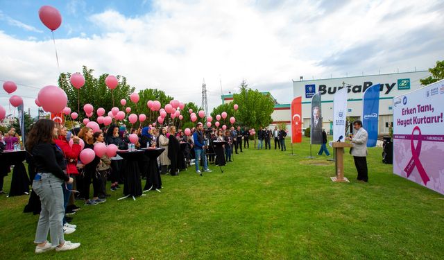 BURULAŞ’ta pembe balonlar gökyüzüne bırakıldı