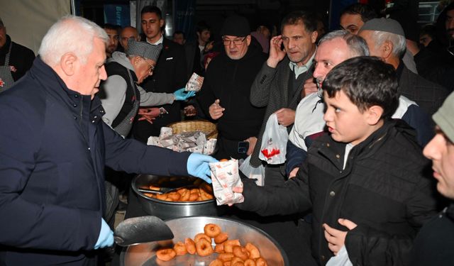 Başkan Bozbey’den Regaib Kandilinde tatlı ve lokma ikramı