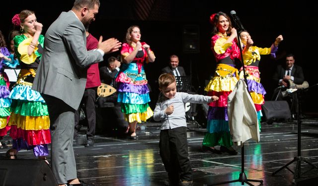 Çalgıcı Mektebi Roman Orkestrası’ndan muhteşem konser