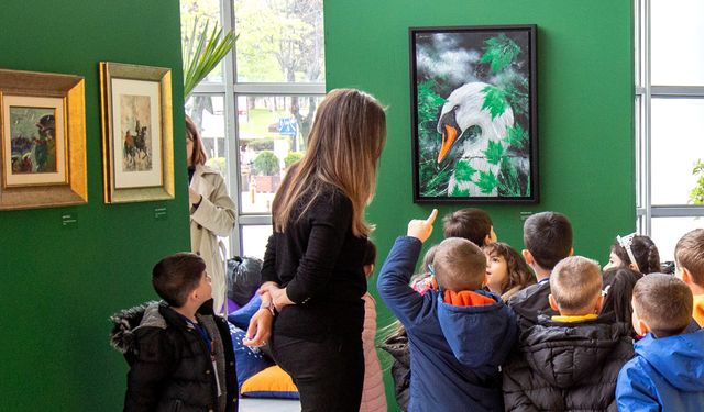 ‘Resimlerden Resim Beğen Sergisi’ne miniklerden ziyaret
