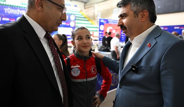Naim Süleymanoğlu Spor Kompleksi’nde halter rüzgarı