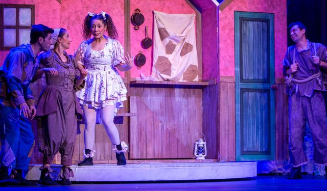 Şehir Tiyatrosu ‘Hansel ve Gretel’i çocuklarla buluşturdu