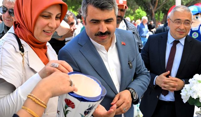 Bursa'da Yıldırım 'Aile' için yürüdü