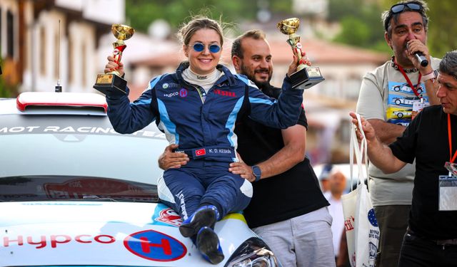 Dünyadaki ilk ve tek engelli kadın ralli pilotundan çifte podyum