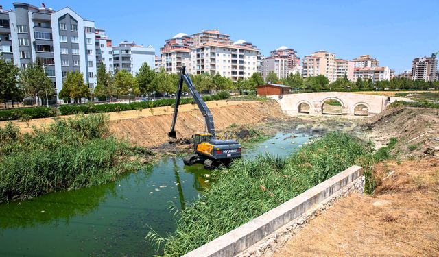 Büyükşehir’den Ayvalı Dere’de temizlik ve ıslah çalışması
