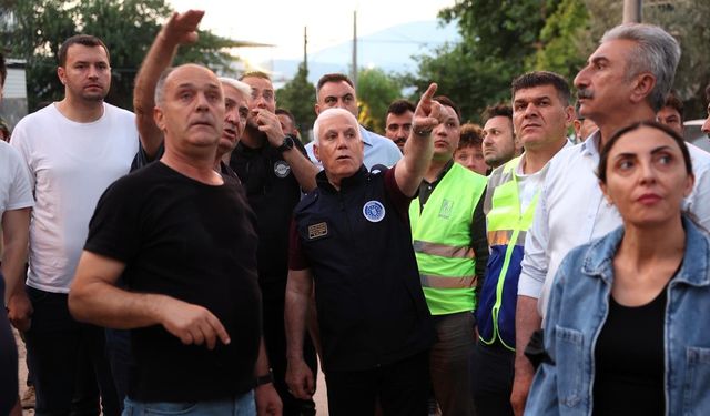 Büyükşehir, 235 araç ve 550 personelle yangına müdahale etti