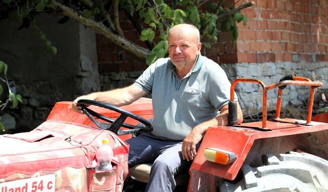 Lastiği patlak traktörüyle su taşıyan kahraman çiftçiye Bozbey'den teşekkür