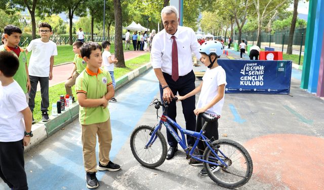 Çocuklar, bisikletle hem eğlendi hem öğrendi