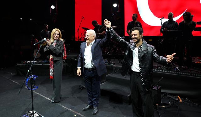 Bursa'da Buray'la 'Cumhuriyet' coşkusu