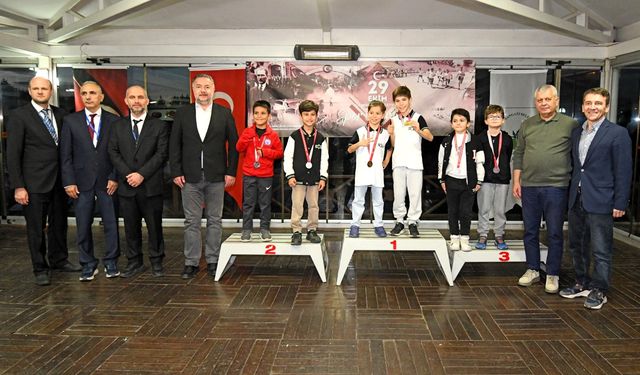 Osmangazi’de satranç ustaları kupalarına kavuştu